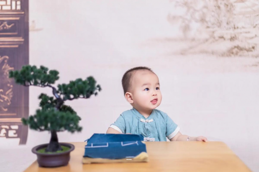 湖南宝宝吐黄水是怎么回事 湖南宝宝吐黄水是怎么回事